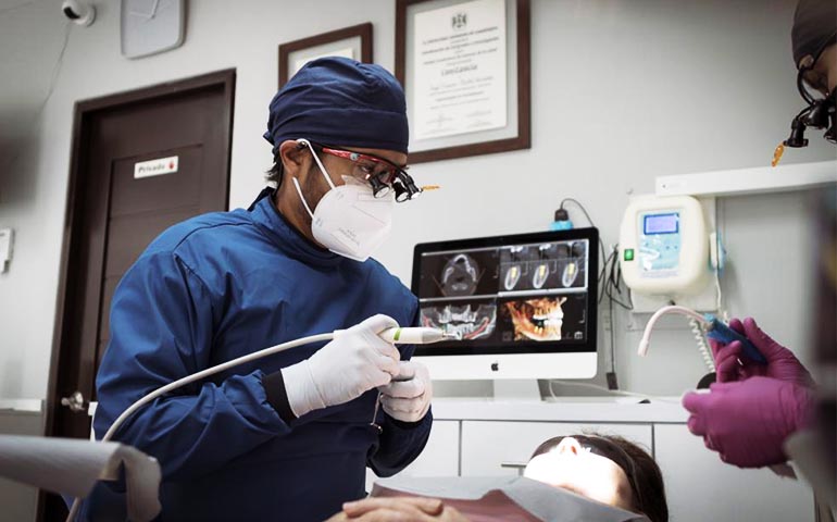 «Salud Periodontal: Cuidando tus Encías para una Sonrisa Radiante»