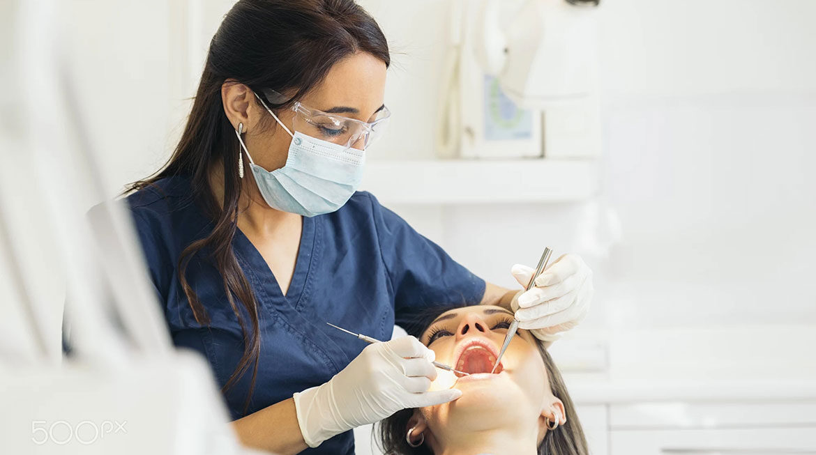 «Tecnología y Sonrisas: Explorando los Beneficios de las Prótesis Dentales»
