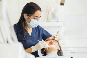 «Tecnología y Sonrisas: Explorando los Beneficios de las Prótesis Dentales»