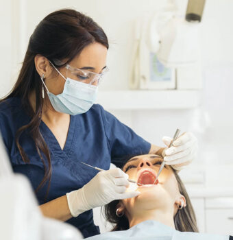 «Tecnología y Sonrisas: Explorando los Beneficios de las Prótesis Dentales»